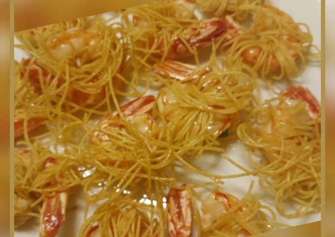 Deep fried prawns wrapped in pasta