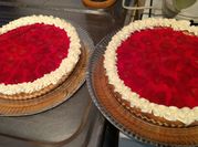 Una foto de tarta de frutilla