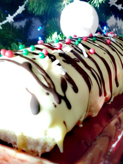 Una foto de Enrollado o brazo de gitano con crema de naranja y chocolate