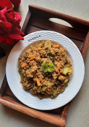 A picture of Quinoa veggies soya pulao.