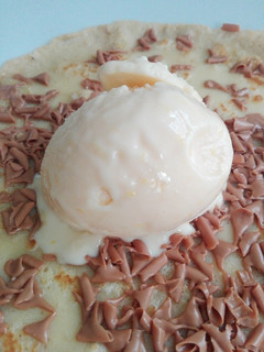 Una foto de Helado artesanal de requesón al limón