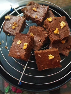 एगलेस ब्राउनी (eggless brownie recipe in Hindi) रेसिपी मुख्य फोटो