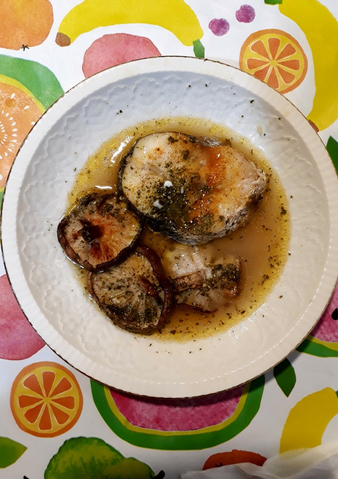 Una foto de Merluza con shiitakes a la cerveza