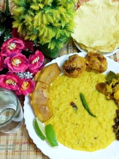 খিচুড়ির থালি (khichudi thali recipe in Bengali) রেসিপির প্রধান ছবি