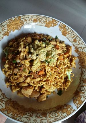Foto resep Mie goreng ayam kembang kol