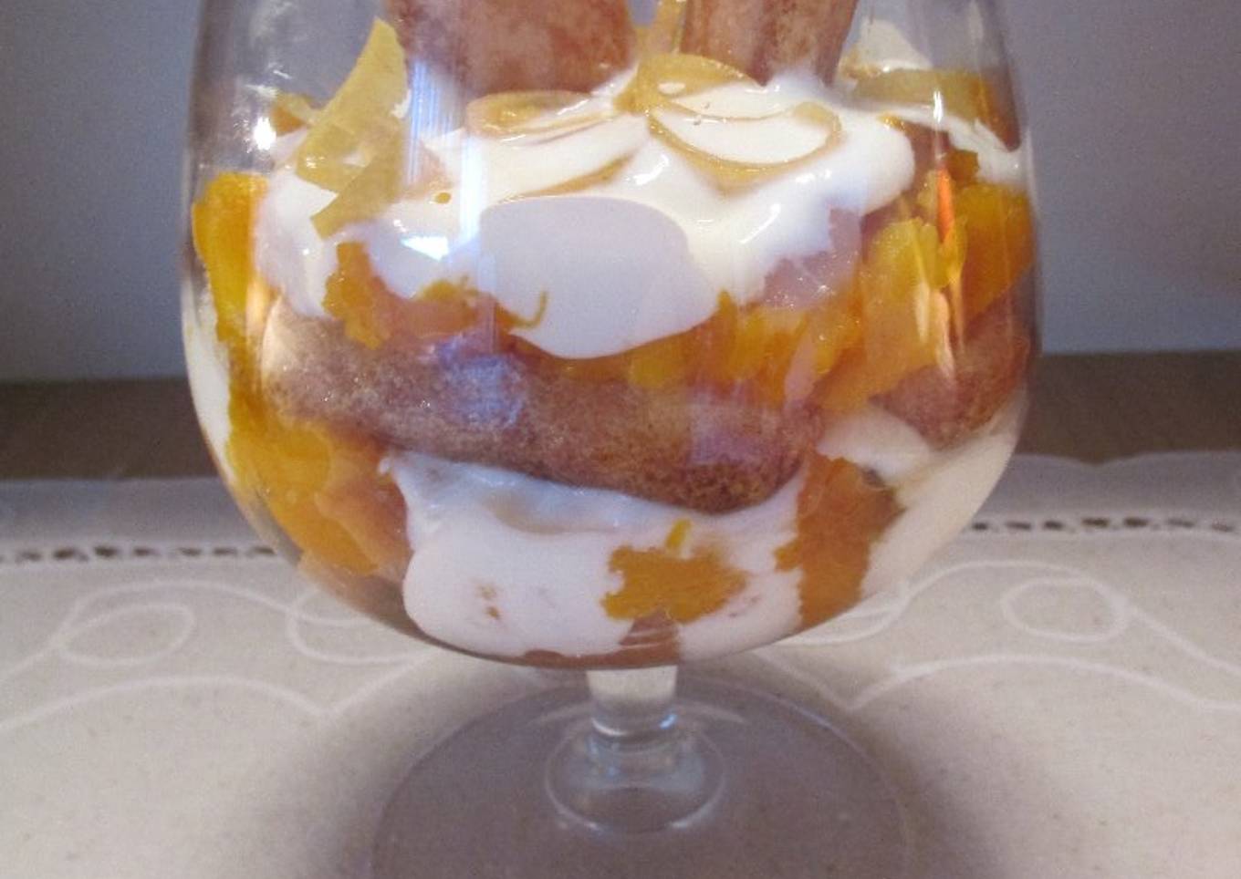 Copas con tiramisú con crema de calabaza
