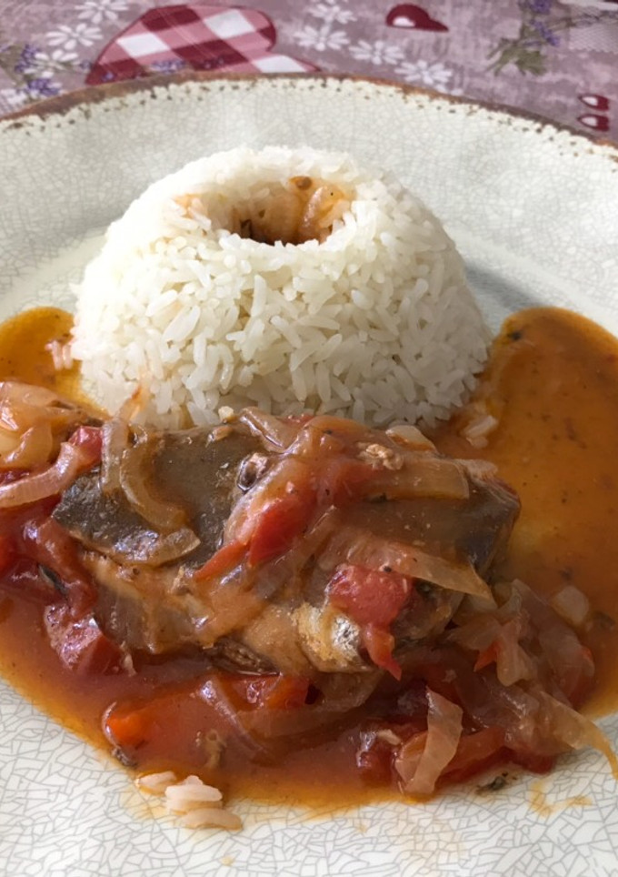 Una foto de Jurel enlatado guisado