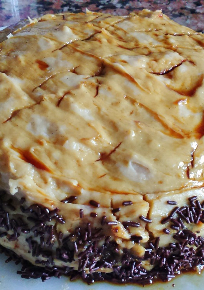 Una foto de Tarta con nueces y crema pastelera al café