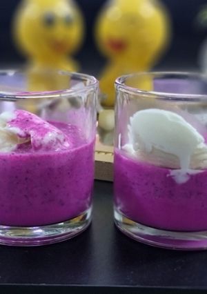 A picture of Dragon fruit milkshake.