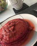 Panquecas / panqueques de Remolacha más sirope de fresas