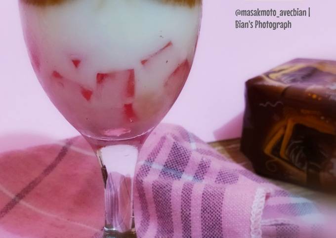 Resep Dalgona Jelly Strawberry Coffee yang Bikin Ngiler