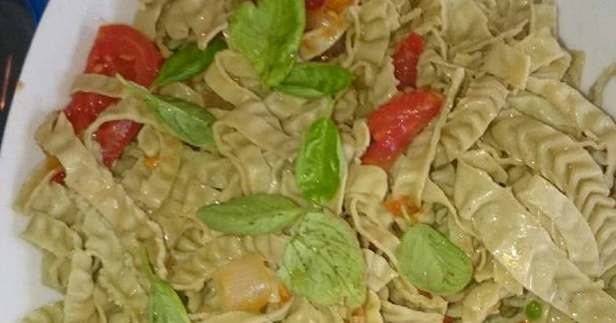 Mung bean & edamame pasta with sauce Recipe by laubst - Cookpad