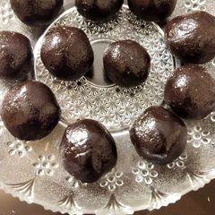 A picture of Oreo biscuit ladoo.