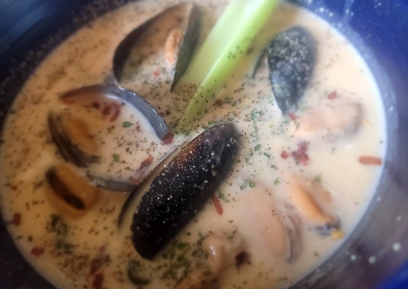 Hot and Creamy Mussles Soup