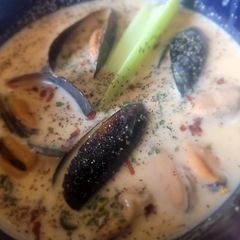 A picture of Hot and Creamy Mussles Soup.