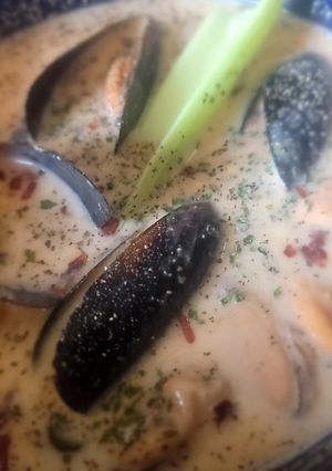 A picture of Hot and Creamy Mussles Soup.