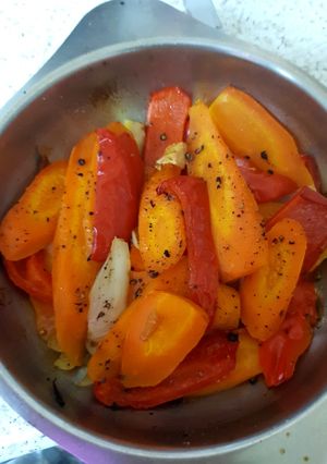 A picture of My Roast Carrots Onion and sweet Pepper.