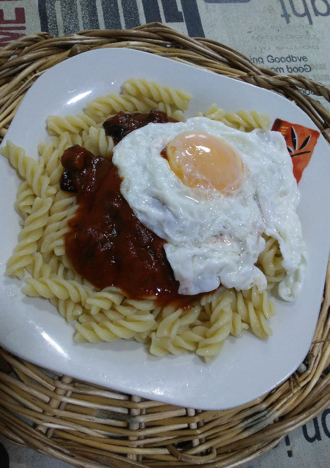 Una foto de Espirales con verduras y huevo
