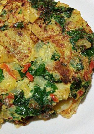 Una foto de Tortilla de acelga y papa