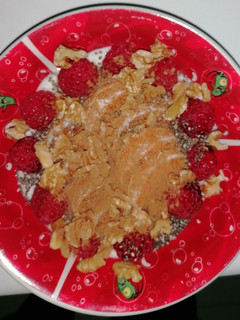 Una foto de Bol de frutas. Desayuno del martes