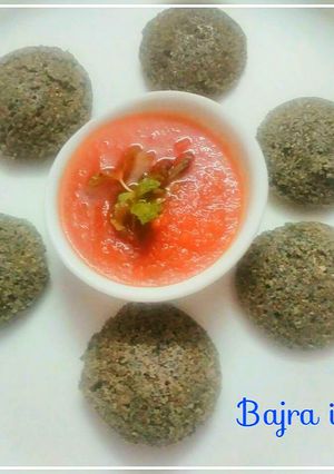 A picture of Garlic Chutney with Bajra Idli.
