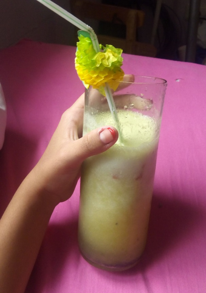 Una foto de Licuado riquísimo de kiwi y durazno