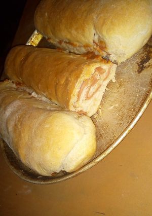Una foto de Pan rellenó de Jamón y Queso