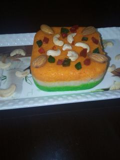 तिरंगा केक (Tiranga cake recipe in Hindi) रेसिपी मुख्य फोटो