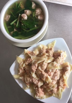 รูปของ เกี๊ยวหมูนุ่ม&กุ้ง + ต้มจืดหมูสับกวางตุ้ง