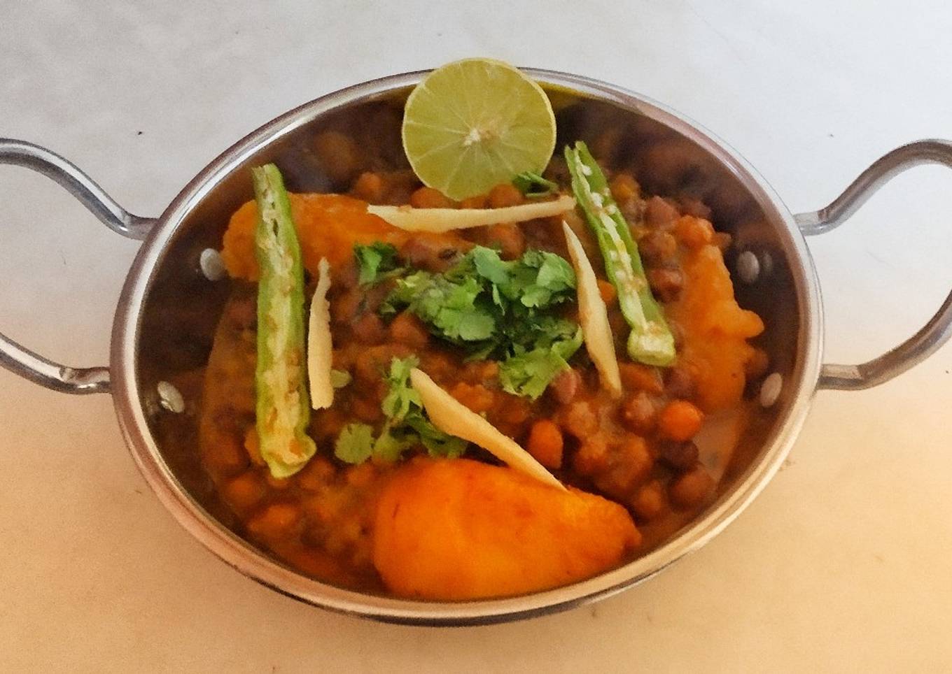Chana Masala (Black Chickpeas Curry)