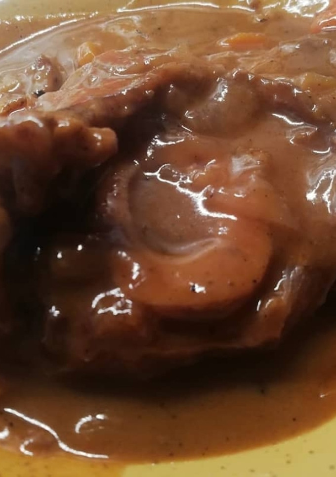 Una foto de Osobuco de ternera en salsa