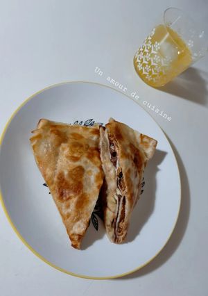Une photo de Wrap chaud détourné en triangle 🌯🍌🍫🍹
