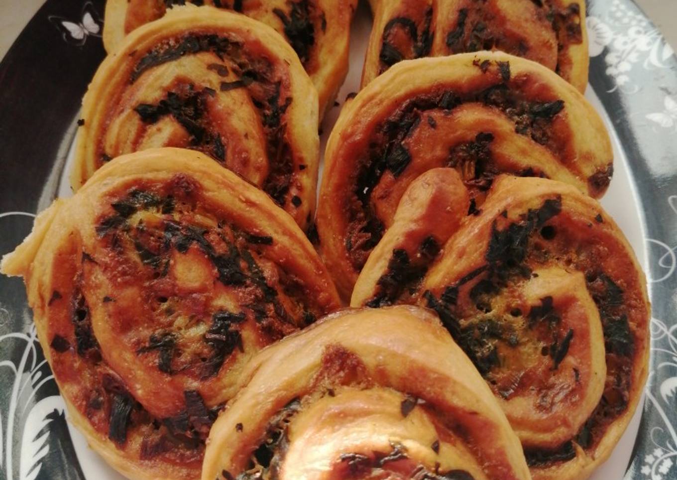 Spinach and garlic pinwheels