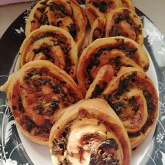 Spinach and garlic pinwheels A picture of Spinach and garlic pinwheels.