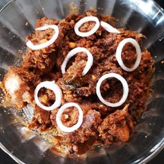 A picture of Marathi Masala Chicken.