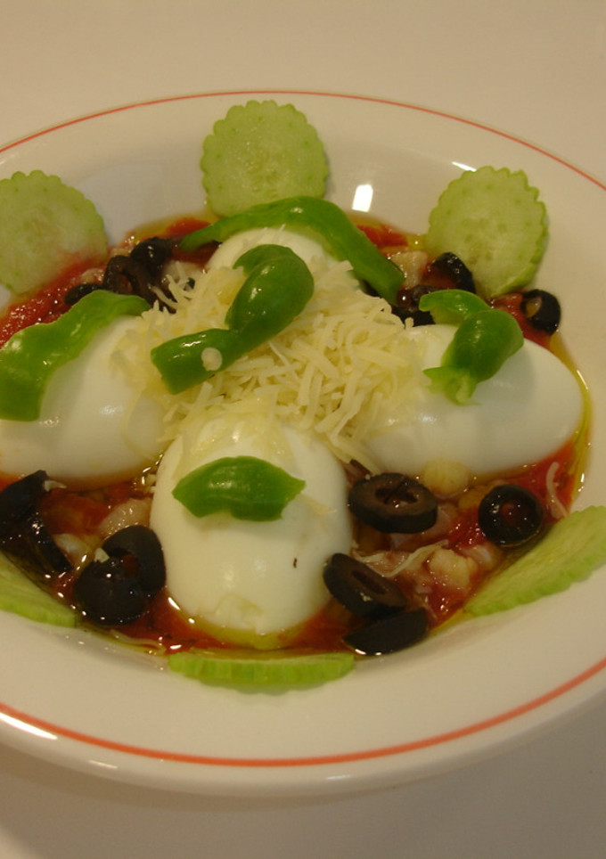 Una foto de Huevos duros combinados