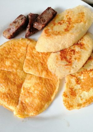 Una foto de Torta de Huevos, Carne frita y Pan Rebozado