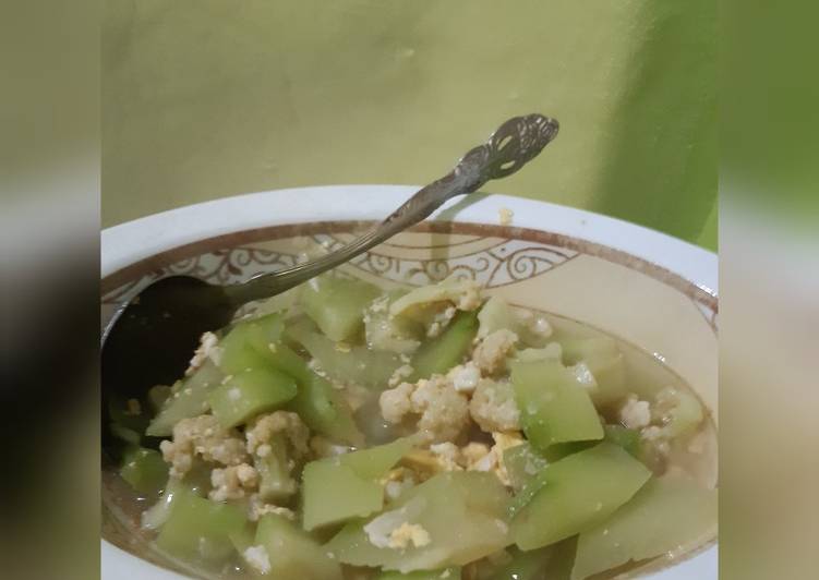 Bumbu memasak Sayur brokoli, labu siam dan telur yang enak