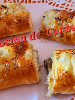 Una foto de Hojaldres de champiñones y queso
