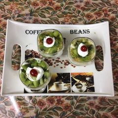 A picture of Kiwi pudding.