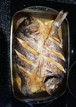 Una foto de Dorada al horno con limón