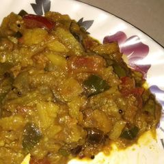 A picture of Baingan (brinzal) curry.