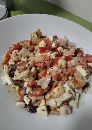 Una foto de Ensalada de tomate y vinagreta de mostaza