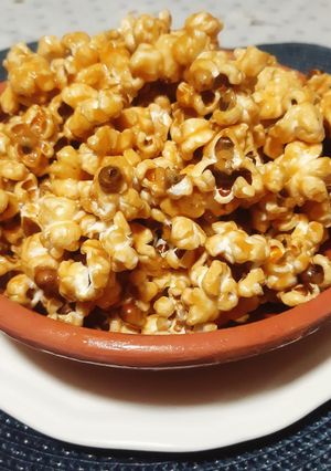 Une photo de Pop corn au caramel 🍿