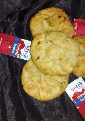 A picture of Pyaz kachori.
