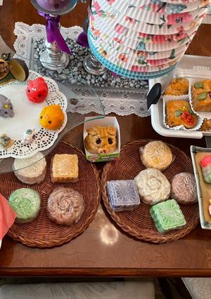 A picture of Moon Cake.