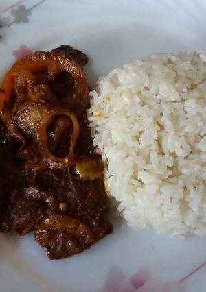 Una foto de Hígado en sofrito de tomate♡