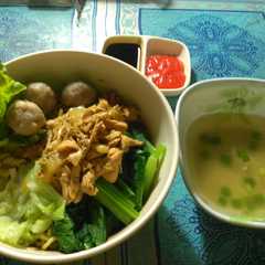 A picture of Mie ayam ala mama berli.