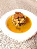 Potaje de garbanzos con ortigas y chorizo de venado