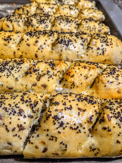 Una foto de BAGUETINAS🥖 Con Orégano y Semillas de Linaza y Amapola...!